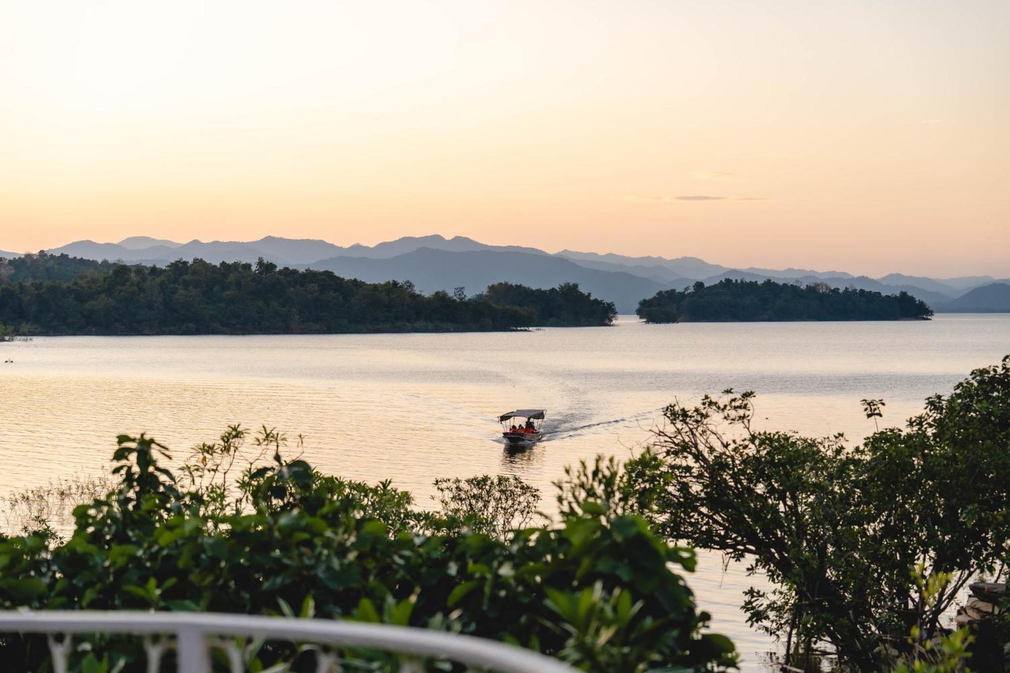 Le La Lake Resort And Spa Kaeng Krachan Exterior foto